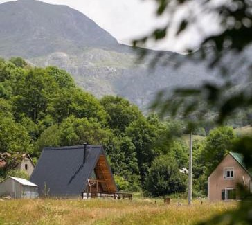 Pluzine Chalet De Esquí | Boricje Village Escape