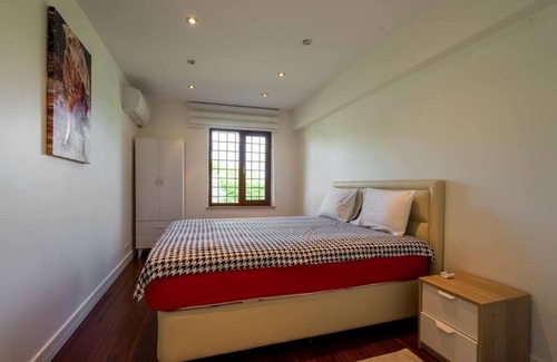 Rumeli Kavagı Mahallesi Villa | Bosphorus View Luxury Villa (Jacuzzi & Big Garden)