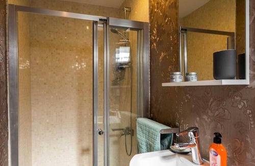 Rumeli Kavagı Mahallesi Villa | Bosphorus View Luxury Villa (Jacuzzi & Big Garden)