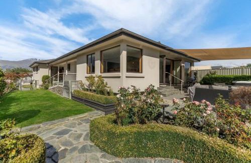 Arrowtown Casa | Botanical Bliss