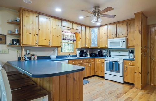 My Mountain Cabina | Boujee Bear Lodge - A peaceful cabin getaway!