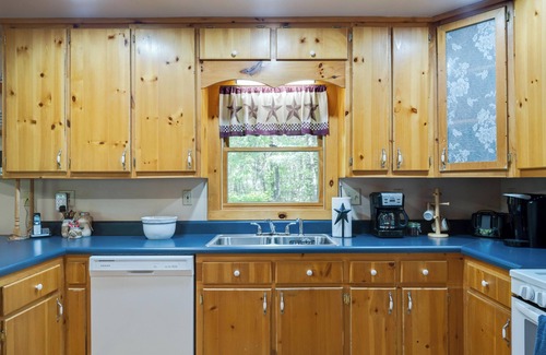 My Mountain Cabina | Boujee Bear Lodge - A peaceful cabin getaway!