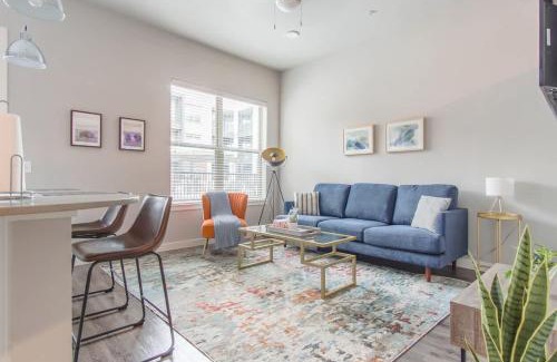 McKinney Apartamento | Boulevard Stays Pool Gym Parking 1BR King Suite A