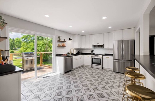 Frankfort Casa | Bourbon Trail*River Views*Hot Tub*Sauna*EVSE*WiFi