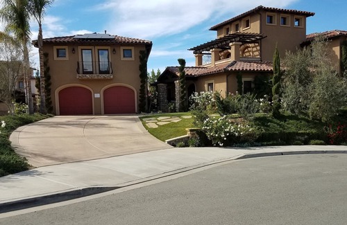 Rancho Penasquitos Villa | ¡NUEVO LISTADO! Boutique de lujo en zona exclusiva con entrada privada y baño, Villa B