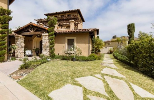 Rancho Penasquitos Villa | ¡NUEVO LISTADO! Boutique de lujo en zona exclusiva con entrada privada y baño, Villa B