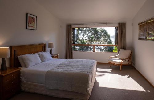 Raglan Hotel | Bow Street Apartments & Cottage