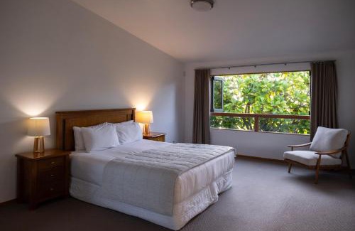 Raglan Hotel | Bow Street Apartments & Cottage