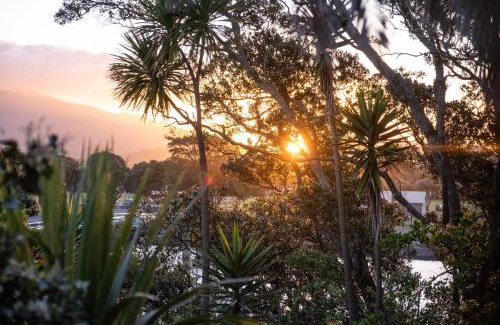 Raglan Hotel | Bow Street Apartments & Cottage