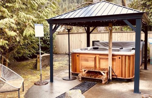 Harrison Hot Springs Hotel | Bramblebank Cottages