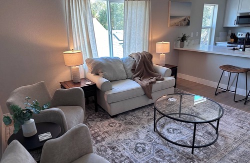 North Oak Park Casa | Brand New 1-bdr with Ultra-Fast 5G Internet, walk to UC Davis Med and Shriners