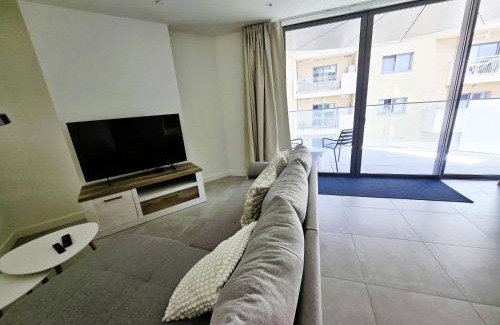 Gibraltar Apartamento | Brand New 1BR Pool & Jacuzzi Free Parking Suite One