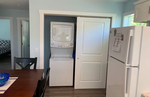 Frankfort Apartamento | Brand new 2 bedroom carriage house with patio in the heart of Frankfort!