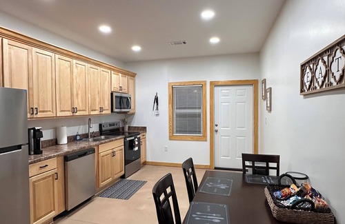 Meridian Casa | Brand new 2-bedroom house in outskirts of Meridian with WiFi, AC