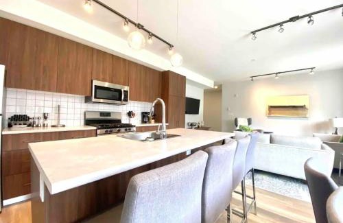 Sidney Apartamento | Brand New 3-Bedroom Condo in the Heart of Sidney