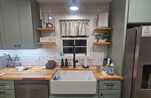 Lexington Casa | BRAND NEW 4-bedroom 3-bathroom "Cottage on Conrad"