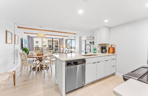 Port Canaveral Condominio | Brand New & Beautiful Cape Winds 209 Beachfront Condo