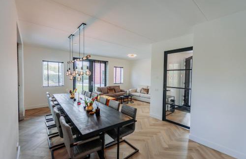 Slotervaart Villa | Brand new bright luxurious villa in Amsterdam!