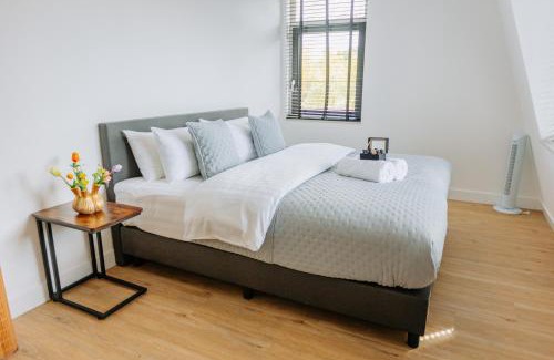 Slotervaart Villa | Brand new bright luxurious villa in Amsterdam!