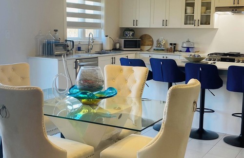 Simcoe Casa | Brand new home only 10 minutes from the beach! Stunning, quiet, family oriented!