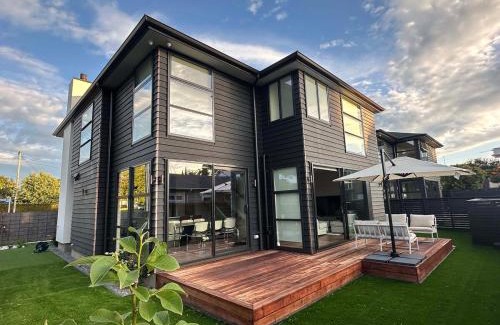 Epsom Villa | Brand-New Luxury 5 bedroom house in Epsom