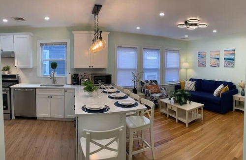 St. Marks Apartamento | BRAND NEW MODERN 3BDS, 2 BATHS. SLEEP 9 PEOPLE. MINUTES AWAY FROM BOSTON.