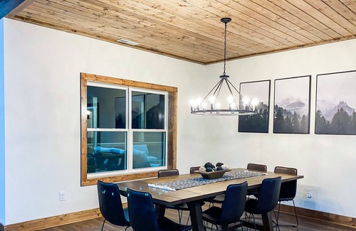 Hendersonville Casa | Brand new modern mountain cabin with incredible views!! Game room, fire pit..