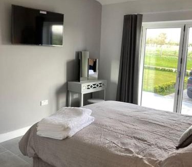 Bonvilston Casa | Brand new purpose built 3 bedroom holiday barn