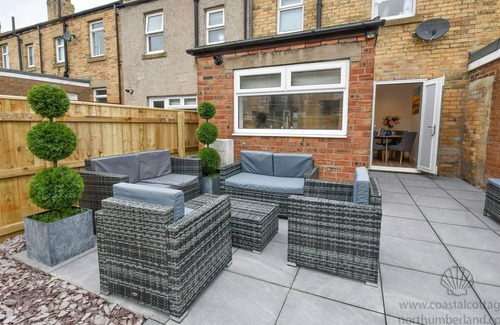 Amble Casa | BRAND NEW refurbished 2 bedroom LUXURY cottage 300 yards from Beach