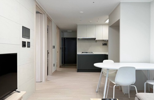 Seongnae-dong Apartamento | Brand new spacious apt. 2 rooms, line 5/9, Olympic, KSPO, VHS, Asan, Lotte Tower