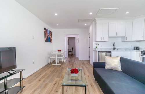 North Hollywood Casa | Hermosa, nueva, privada, separada, casa de huéspedes de 1bed + 1bath.