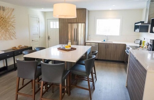 Culloden Shores Complejo | Brand New Waterfront - Chic & Sophisticated