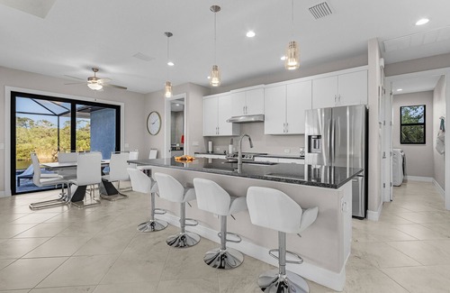 South Gulf Cove Villa | Brandnew (2024) Villa with huge pool on the water
