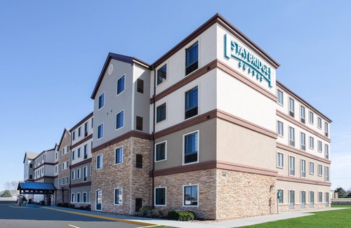Lincoln Condominio | Breakfast, Pool, Explore Univ of Nebraska