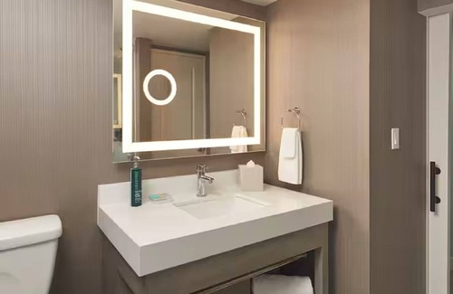 Cocoa Beach Hotel | Breath the Sea Breeze! 2 Comfortable Units, Beachfront, Pool, Parking!