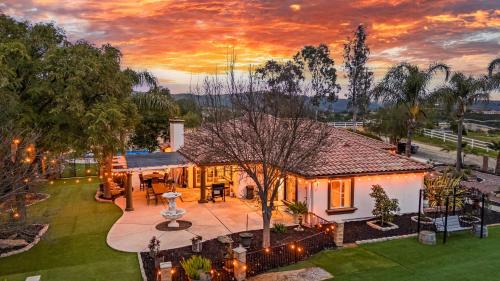 Temecula Casa | Breathtaking Meadows by AvantStay Temecula Group Retreat Pool Pickleball Firepit Hot Tub