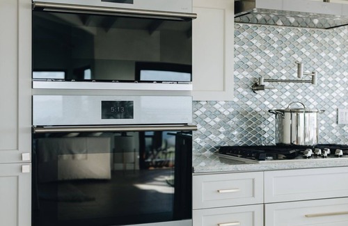 Estate Tipperary Villa | Breathtaking Ocean Views< Tropical Luxury Oasis