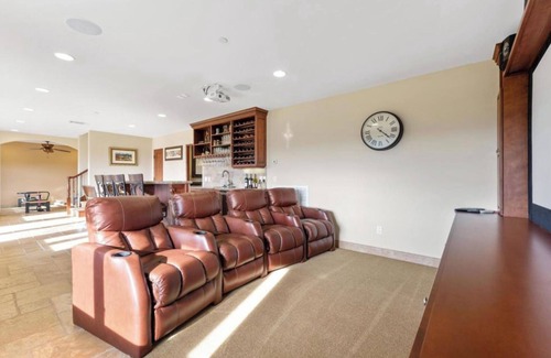 San Diego County Casa | Breathtaking retreat in the wine country close to Safari Park, shopping, dining!