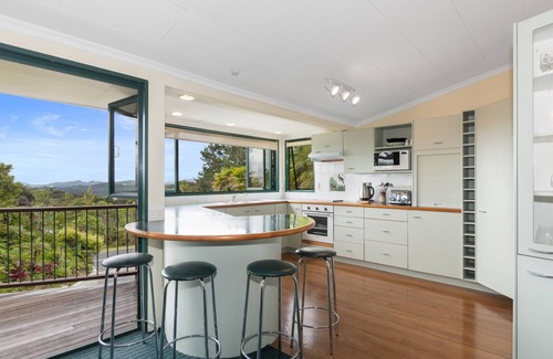 Opua Casa | Breezy on Broadview - Opua Holiday Home