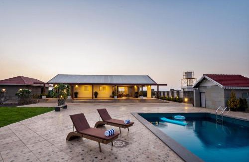 Igatpuri Villa | Breezy Whispers by StayVista - Private infinity pool, Stunning mountain views, Spacious swimming pool, Deck & Lawn