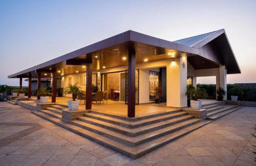 Igatpuri Villa | Breezy Whispers by StayVista - Private infinity pool, Stunning mountain views, Spacious swimming pool, Deck & Lawn