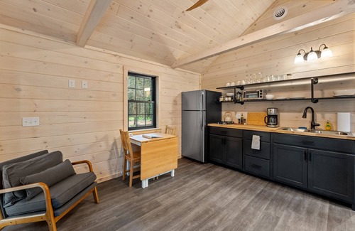 Monson Cabina | Brewery Farm Retreat : Thoreau