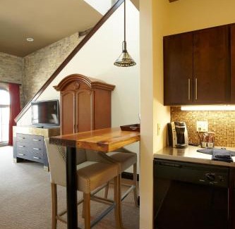 Westown Hotel | Brewhouse Inn and Suites