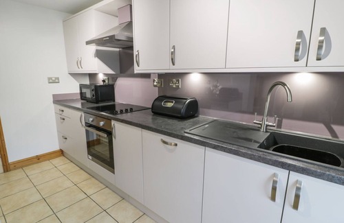 Rhiwbryfdir Cabaña | BRIDGEWAY HOUSE, pet friendly, with open fire in Blaenau Ffestiniog