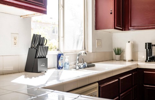 Moreno Valley Casa | Bright Airy 5B Home Workspace Outdoor Lounge