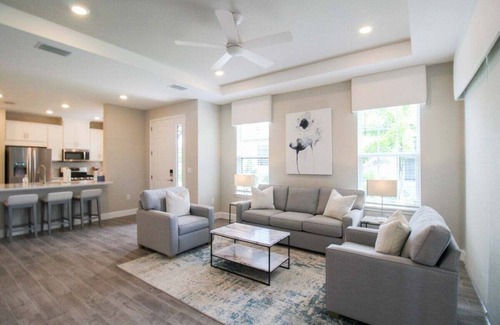 Braden River Casa | Bright and airy waterfront villa in the Esplanade - Sunny Retreat