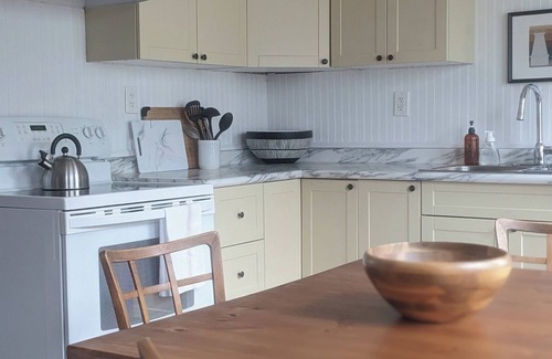 Dunnville Cabaña | Bright and Cheery Cottage in Quaint Beach Village