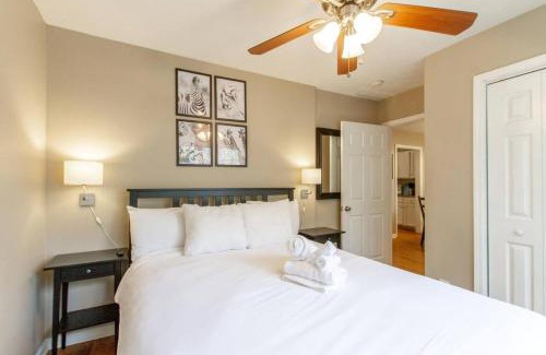 Hope Gardens Casa | Bright and Fresh Large Backyard Minutes to Broadway