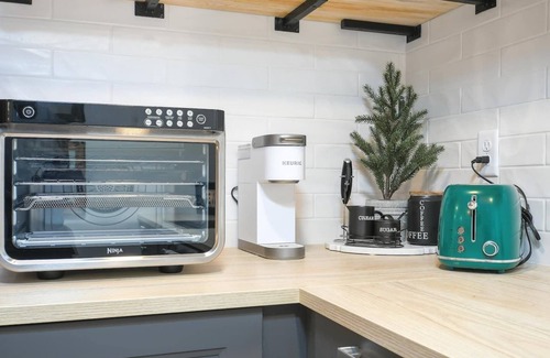 Lincoln Apartamento | Bright and Modern Basement Apartment ✿ DT Neighborhood