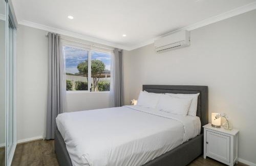 Thornlie Casa | Bright and Spacious 2-Bed Thornlie Family Home